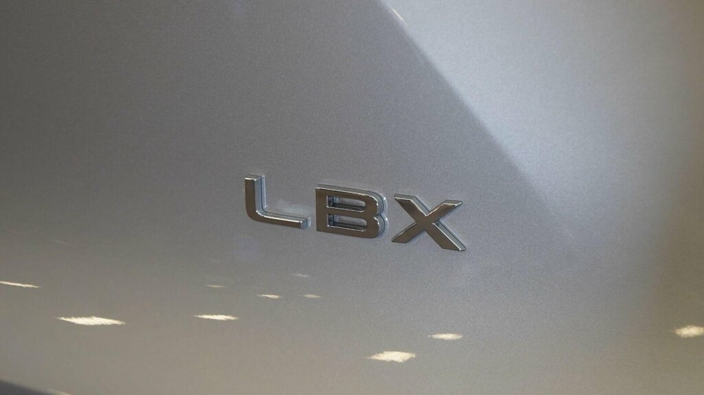 Lexus LBX 1.5 Vvt-ie Premium Plus Design Suv Hybr Red #33