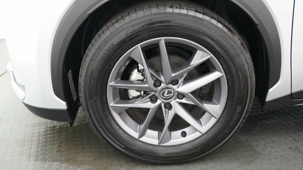 Lexus LBX 1.5 Vvt-ie Premium Plus Design Suv Hybr Red #21