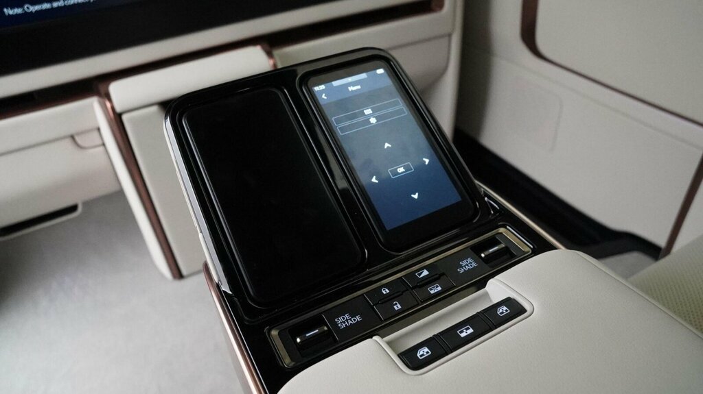 Lexus LM 350H Awd 4 Seat Takumi With Black #26