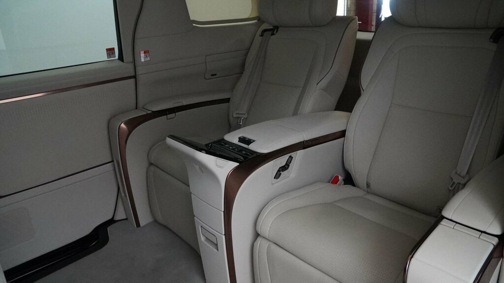 Lexus LM 350H Awd 4 Seat Takumi With Black #15