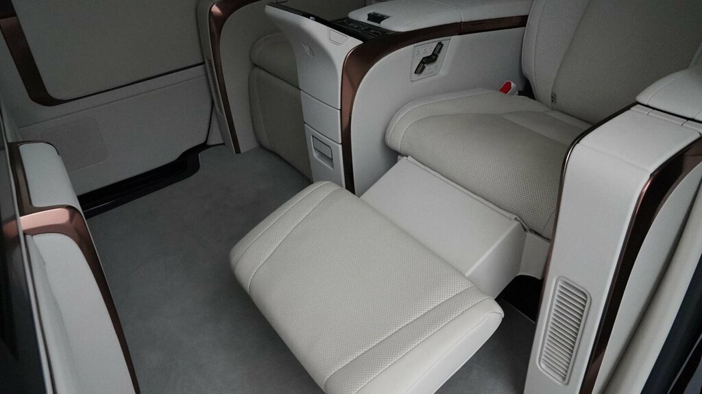Lexus LM 350H Awd 4 Seat Takumi With Black #18
