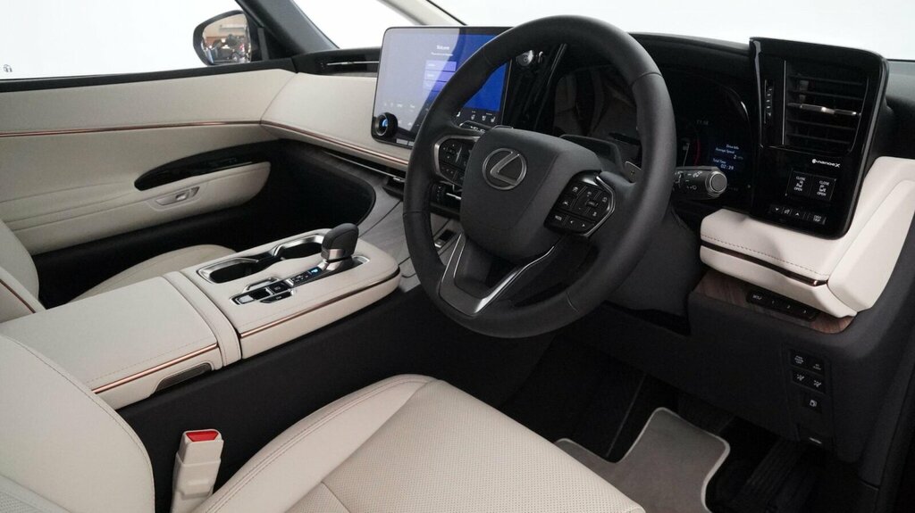 Lexus LM 350H Awd 4 Seat Takumi With Black #7