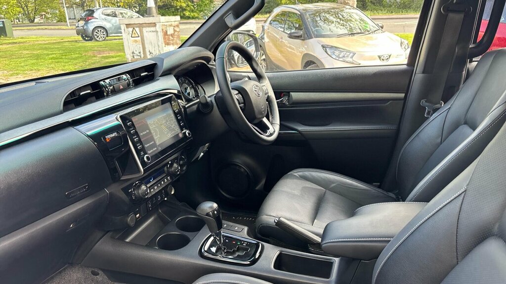 Toyota HILUX 2.8 D-4d Invincible X 4Wd Euro 6 Ss Black #5