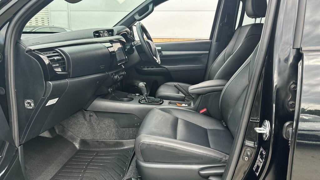 Toyota HILUX 2.8 D-4d-h Invincible X 4Wd Euro 6 YR25ZBZ Black #5