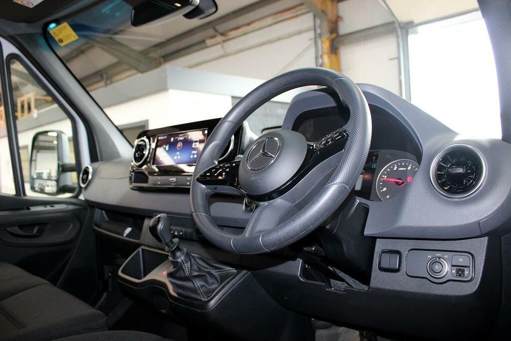 Mercedes-Benz Sprinter 315 Luton Box L3 Progressive Rwd SD25TZT White #2