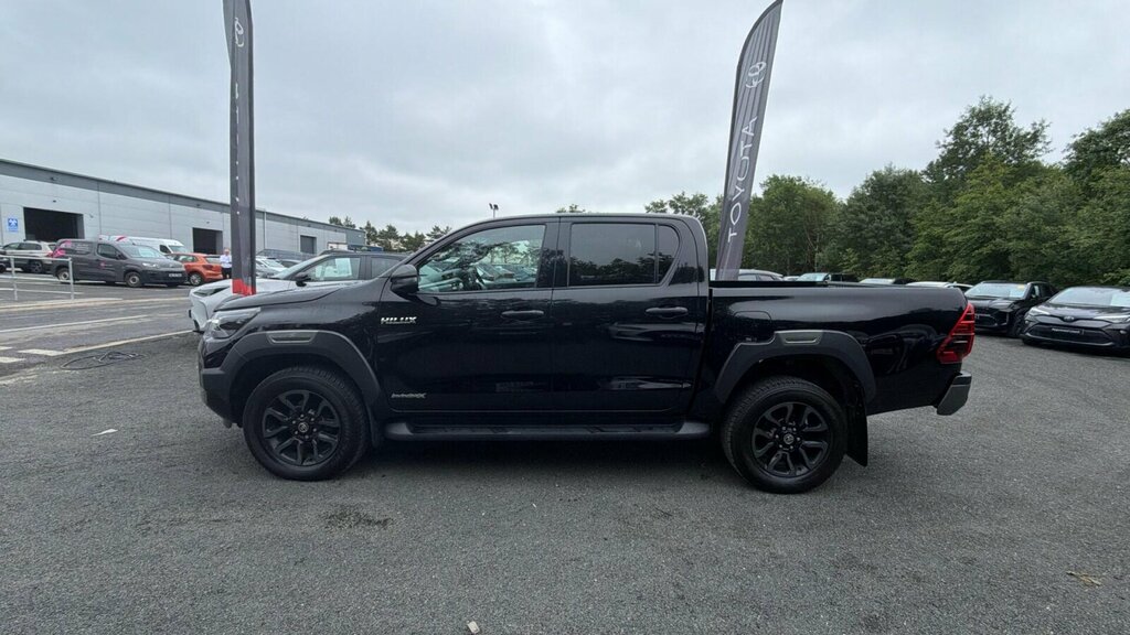 Toyota HILUX 2.8 D-4d Invincible X 4Wd Euro 6 Ss Black #4