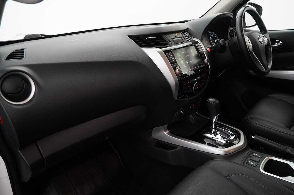Nissan Navara Double Cab Pick Up Tekna 2.3Dci 190 Tt 4Wd White #2