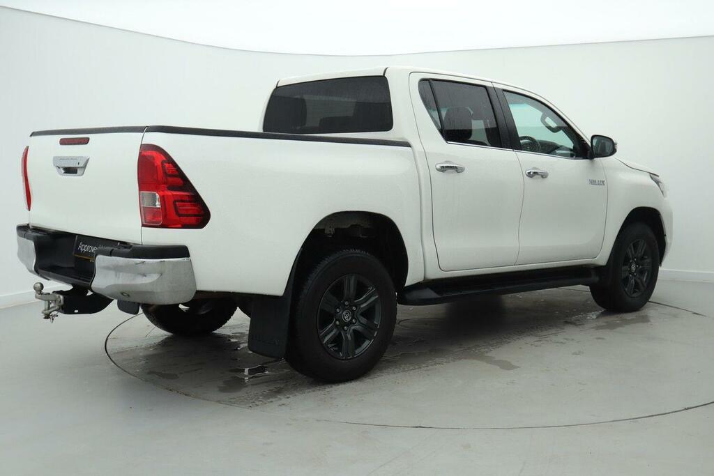 Toyota HILUX Icon Dcab Pick Up 2.4 D-4d White #2