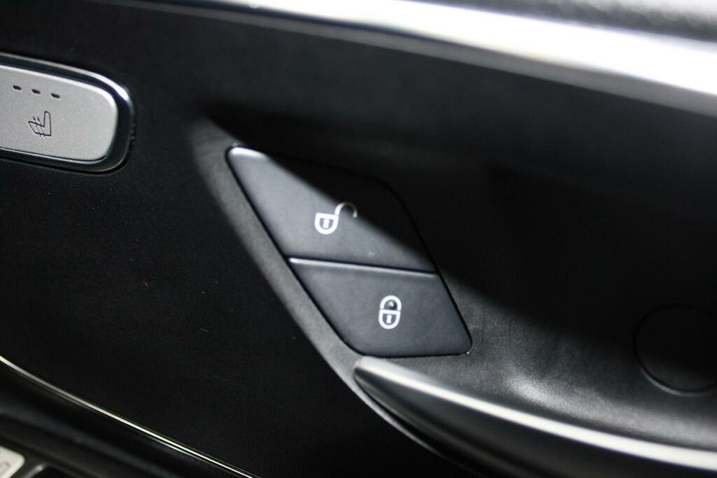 Mercedes-Benz eVito Premium Black #19