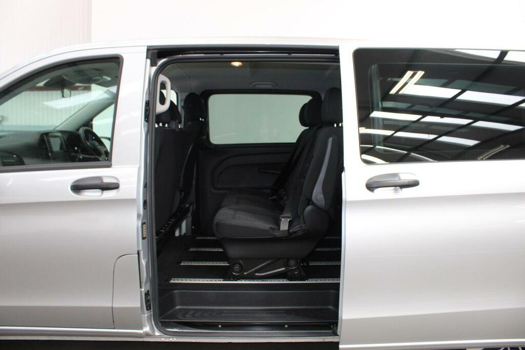 Mercedes-Benz eVito Premium Black #36