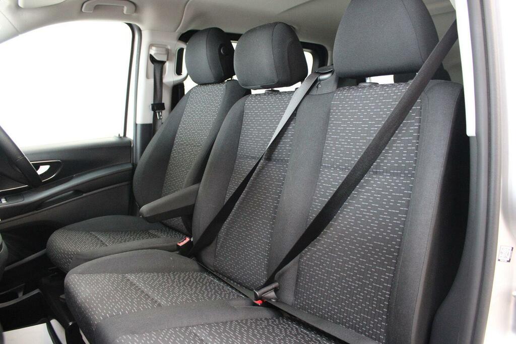 Mercedes-Benz eVito Premium Black #30