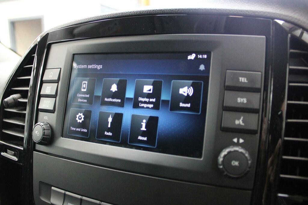 Mercedes-Benz eVito Premium Black #25