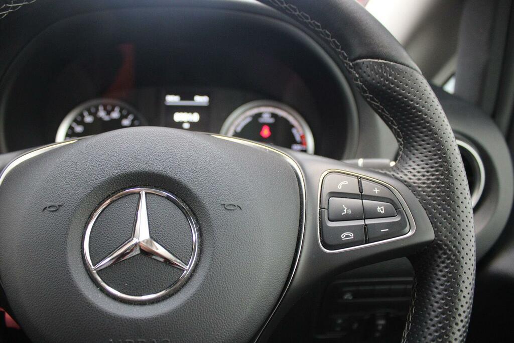 Mercedes-Benz eVito Premium Black #27