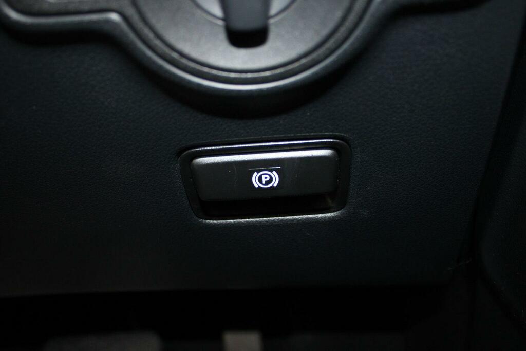 Mercedes-Benz eVito Premium Black #16