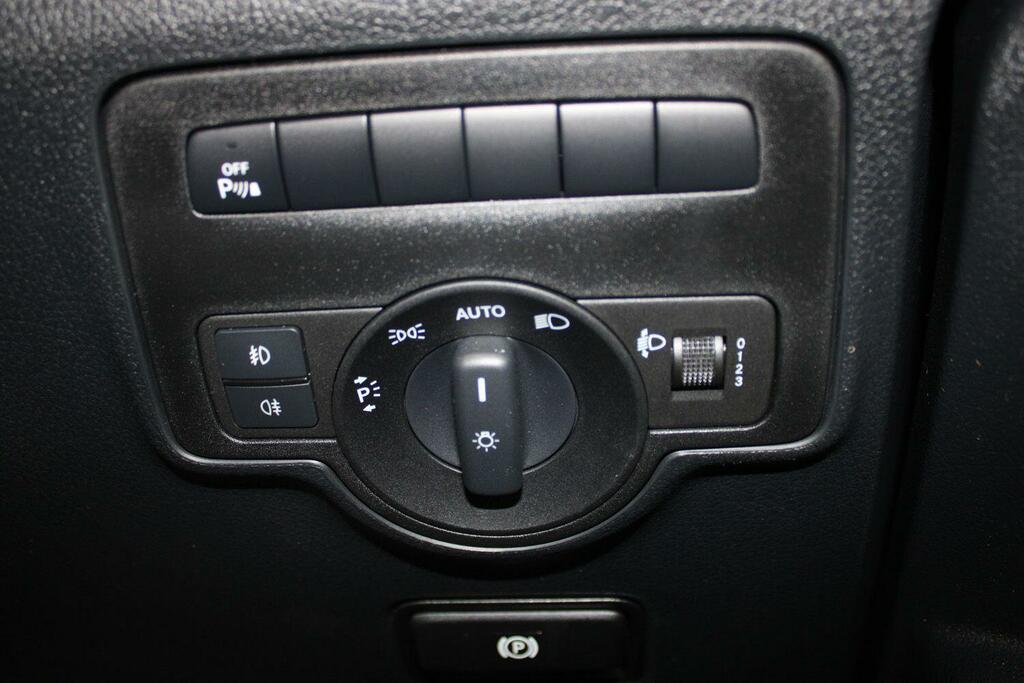 Mercedes-Benz eVito Premium Black #15