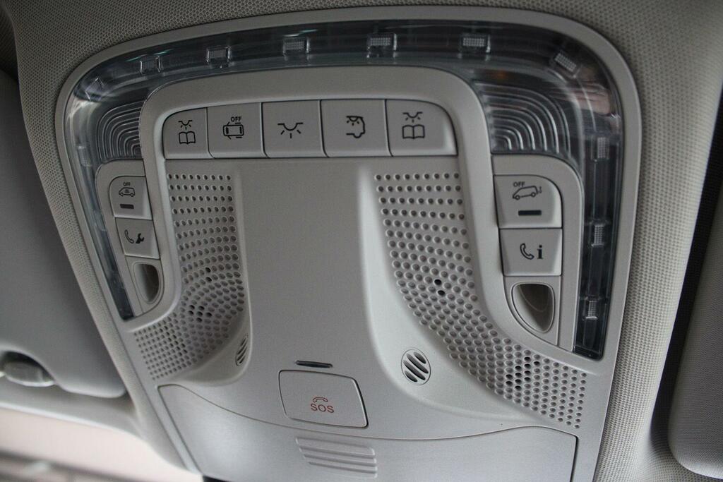 Mercedes-Benz eVito Premium Black #9