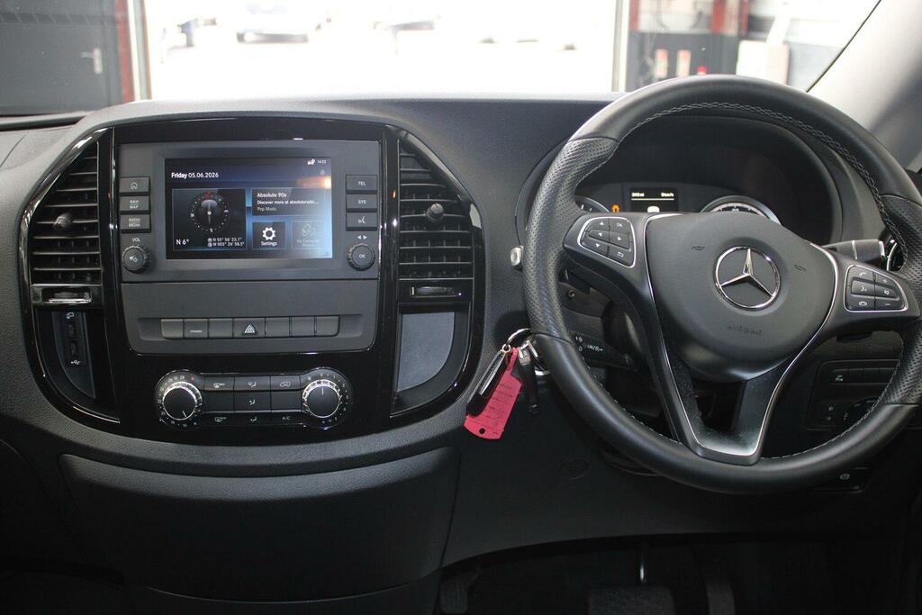 Mercedes-Benz eVito Premium Black #21