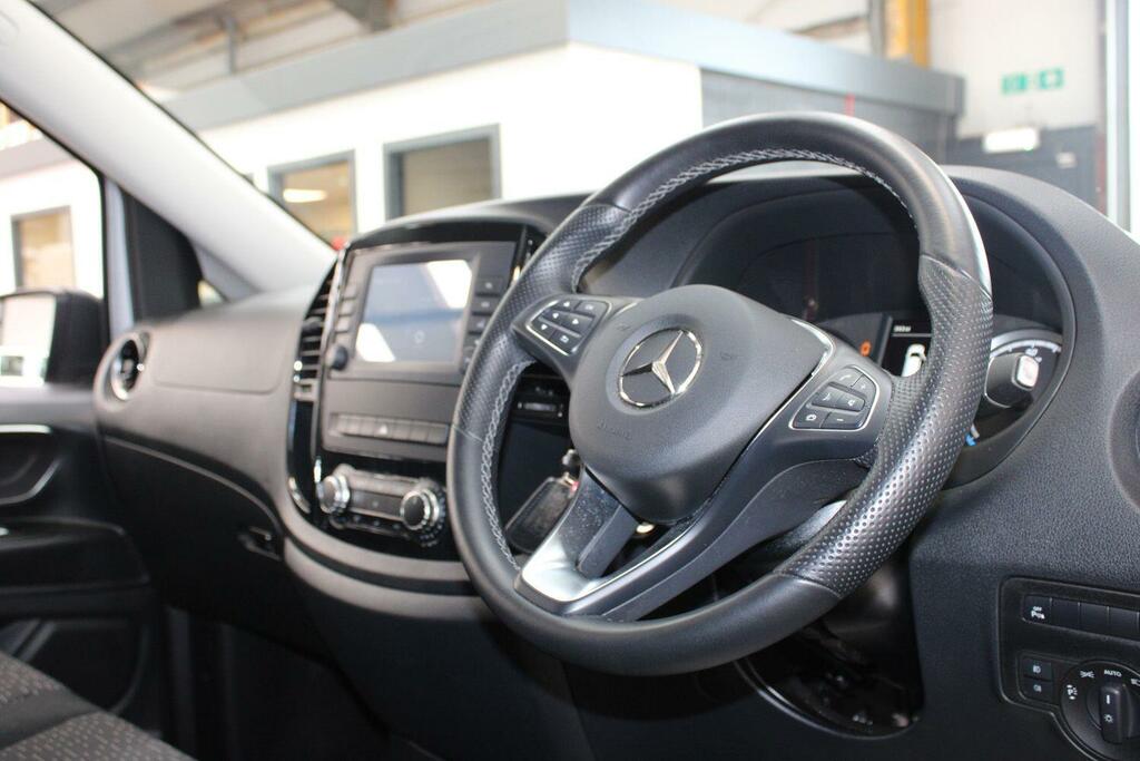 Mercedes-Benz eVito Premium Black #22
