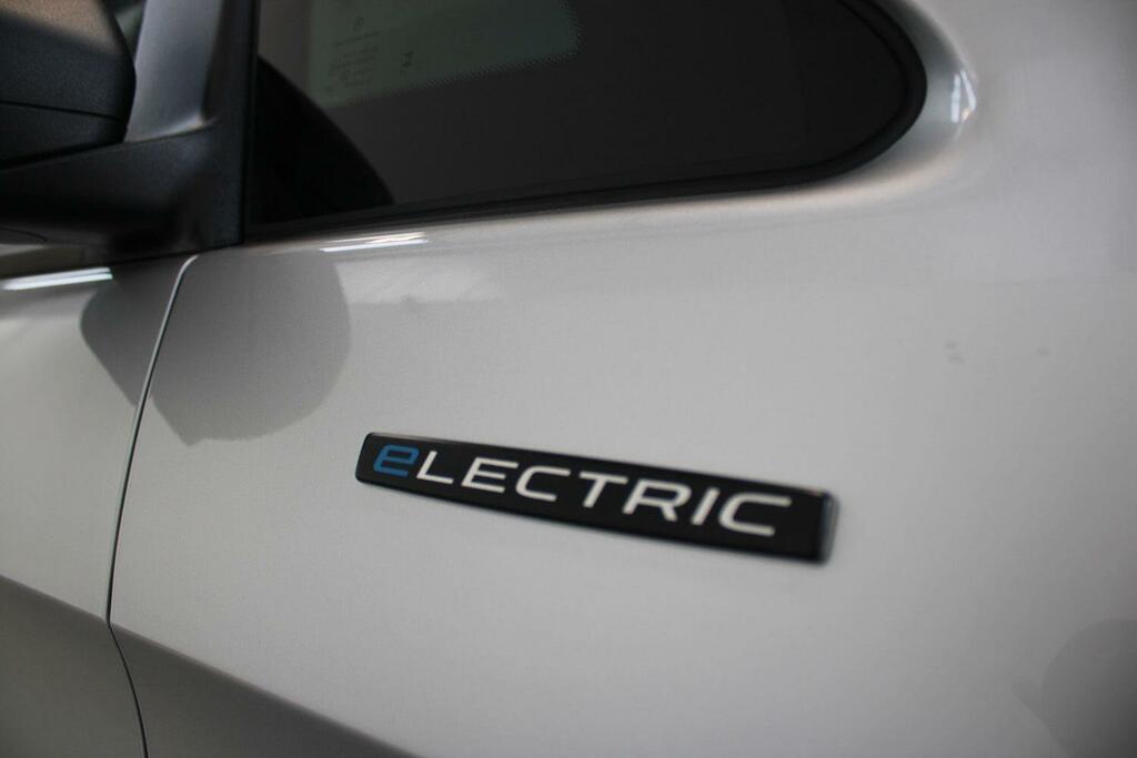 Mercedes-Benz eVito Premium Black #37