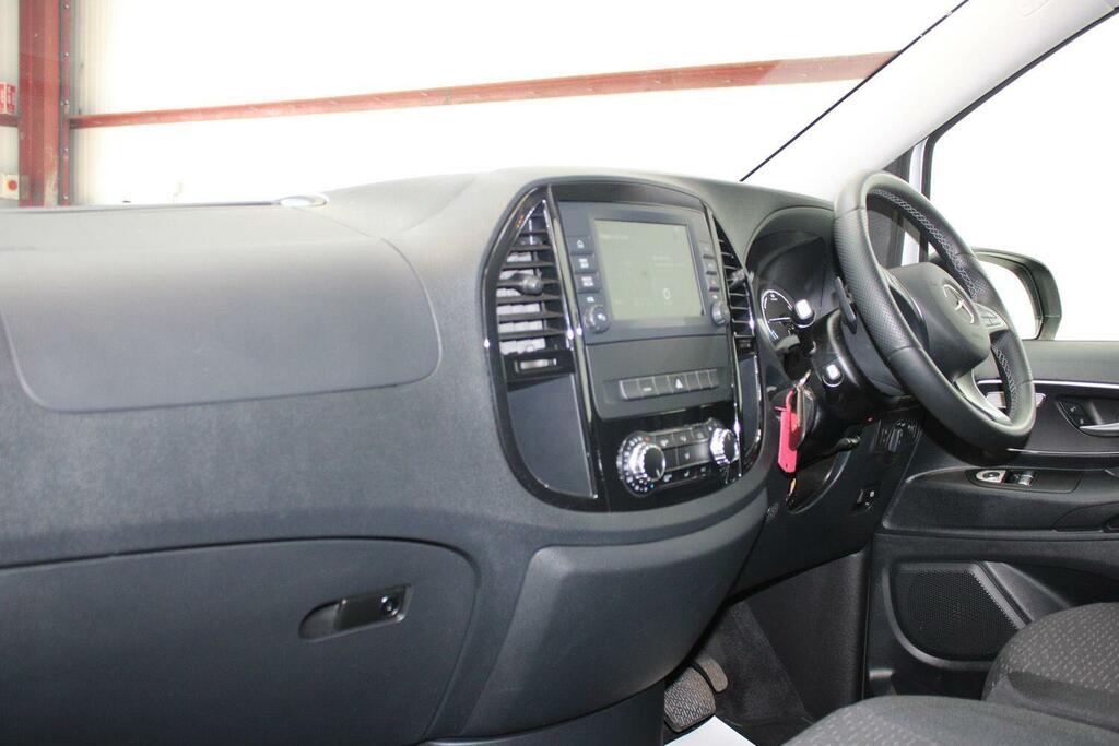 Mercedes-Benz eVito Premium Black #33