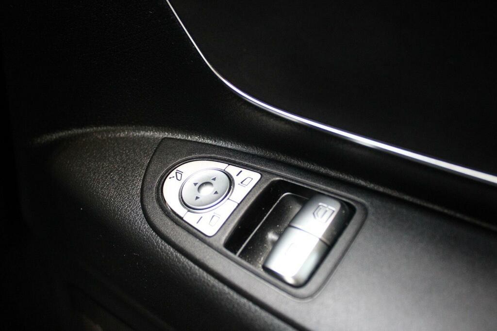 Mercedes-Benz eVito Premium Black #18