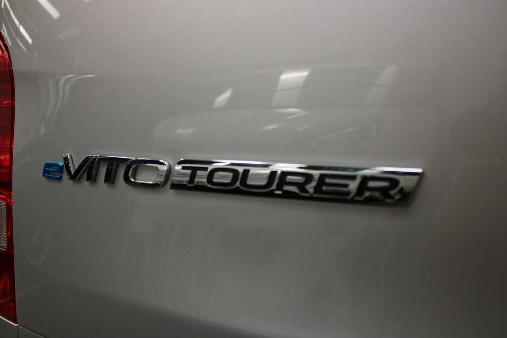 Mercedes-Benz eVito Premium Black #38