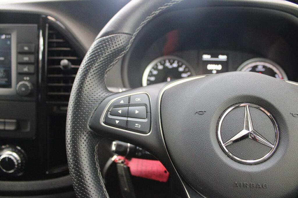 Mercedes-Benz eVito Premium Black #11