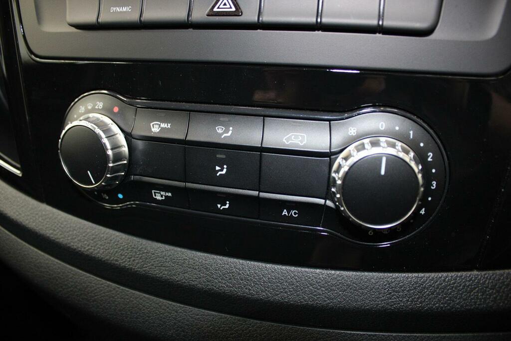 Mercedes-Benz eVito Premium Black #10