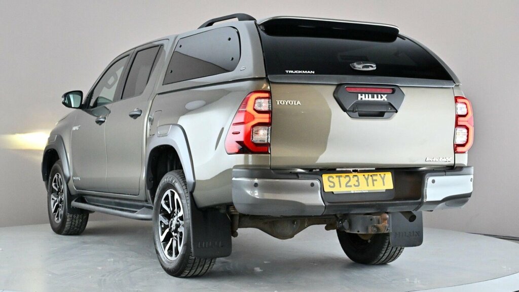 Toyota HILUX 2.8 D-4d Invincible X 4Wd Euro 6 Ss ST23YFY Brown #4