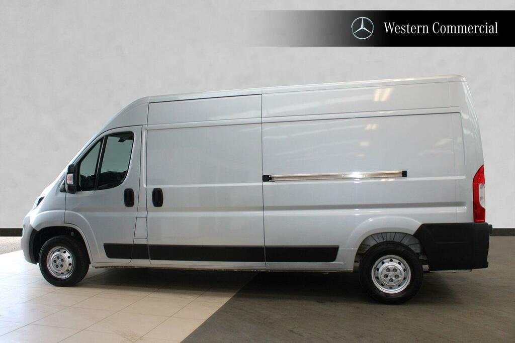 Peugeot Boxer 2.2 Bluehdi 335 Professional Panel Van Silver #4