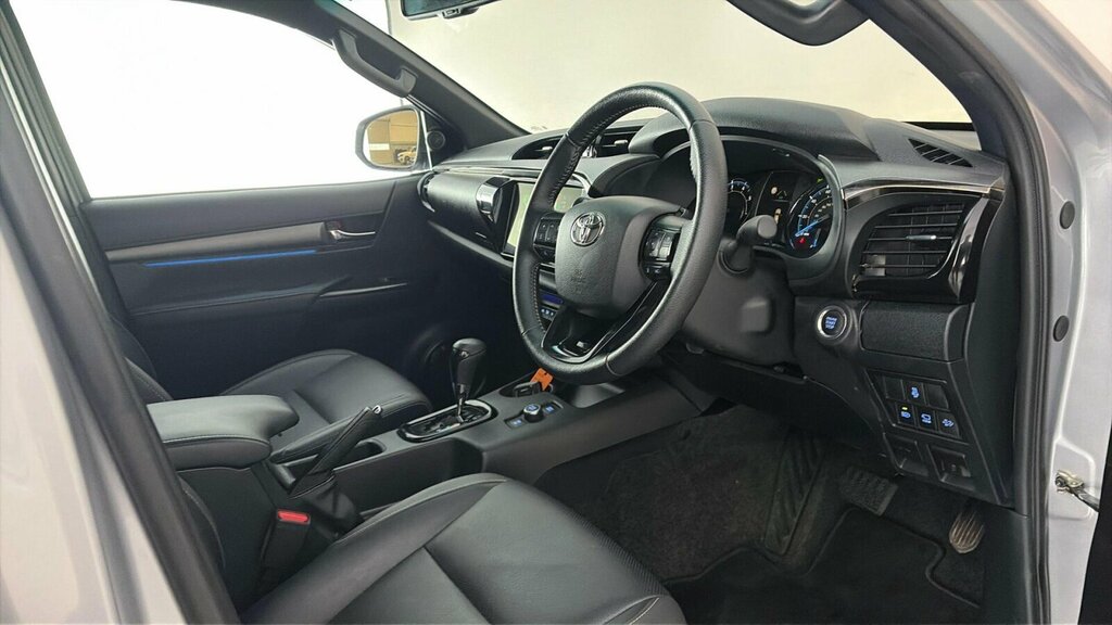 Toyota HILUX 2.8 D-4d-h Invincible X 4Wd Euro 6 SM75EUL Silver #6