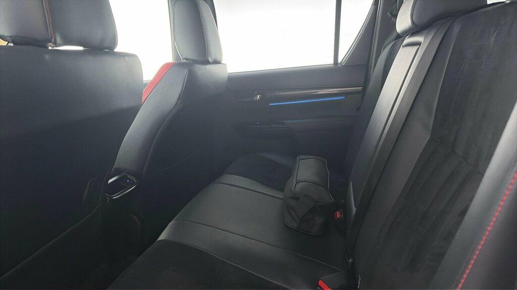Toyota HILUX 2.4 D-4d Active White #30