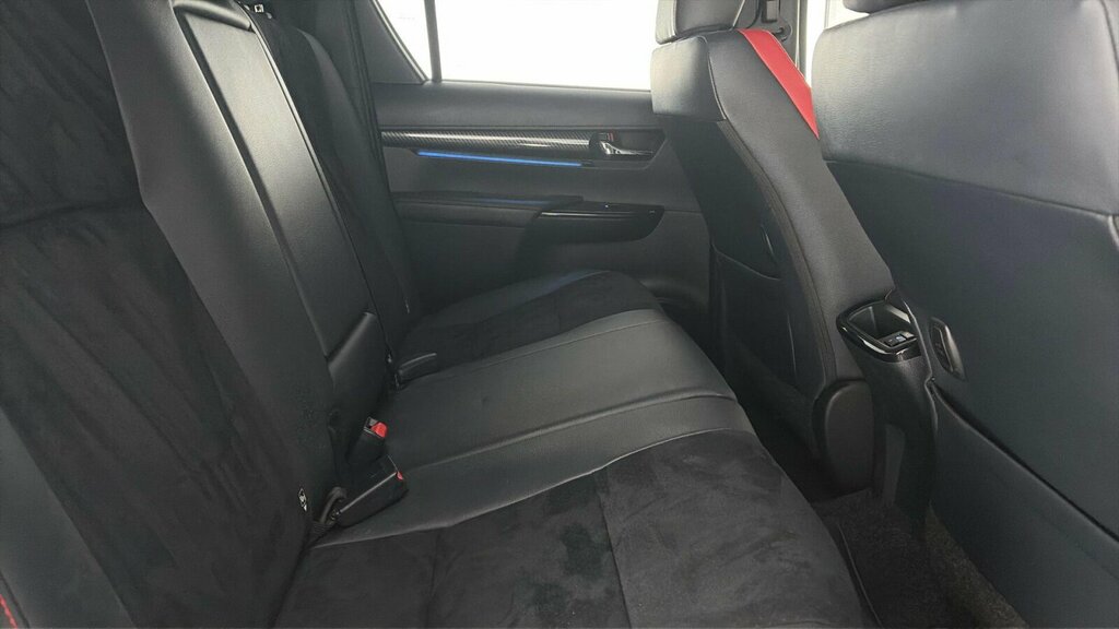 Toyota HILUX 2.4 D-4d Active White #31