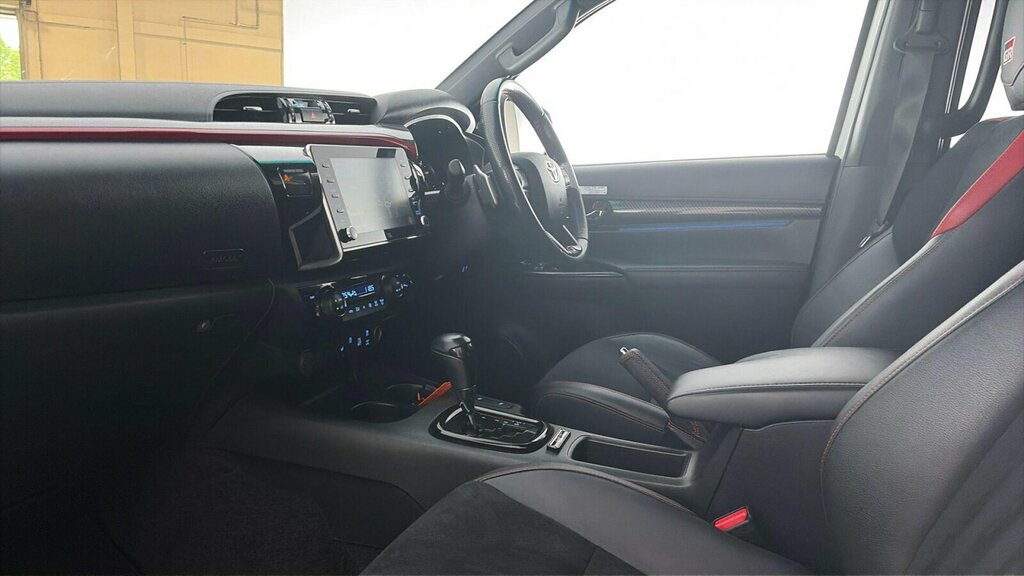 Toyota HILUX 2.4 D-4d Active White #21