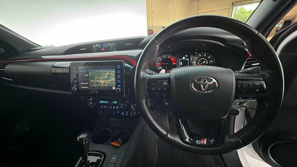 Toyota HILUX 2.4 D-4d Active White #17