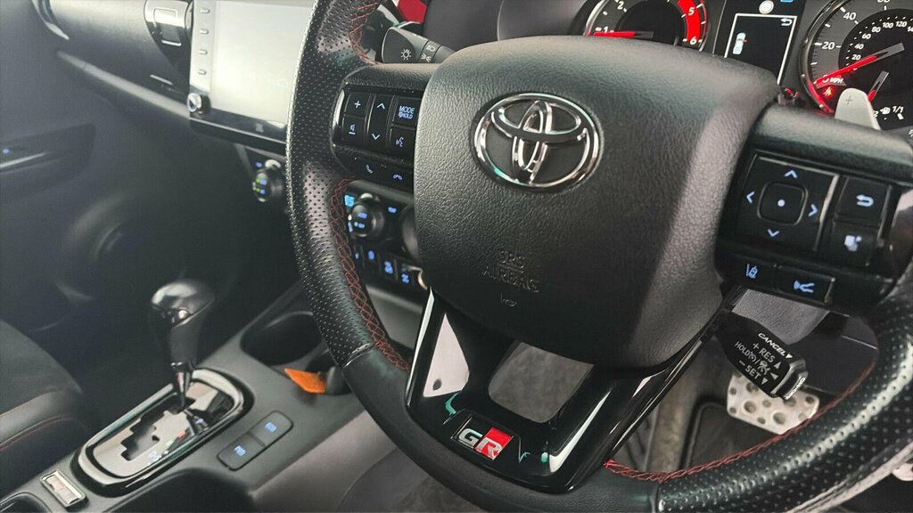 Toyota HILUX 2.4 D-4d Active White #28