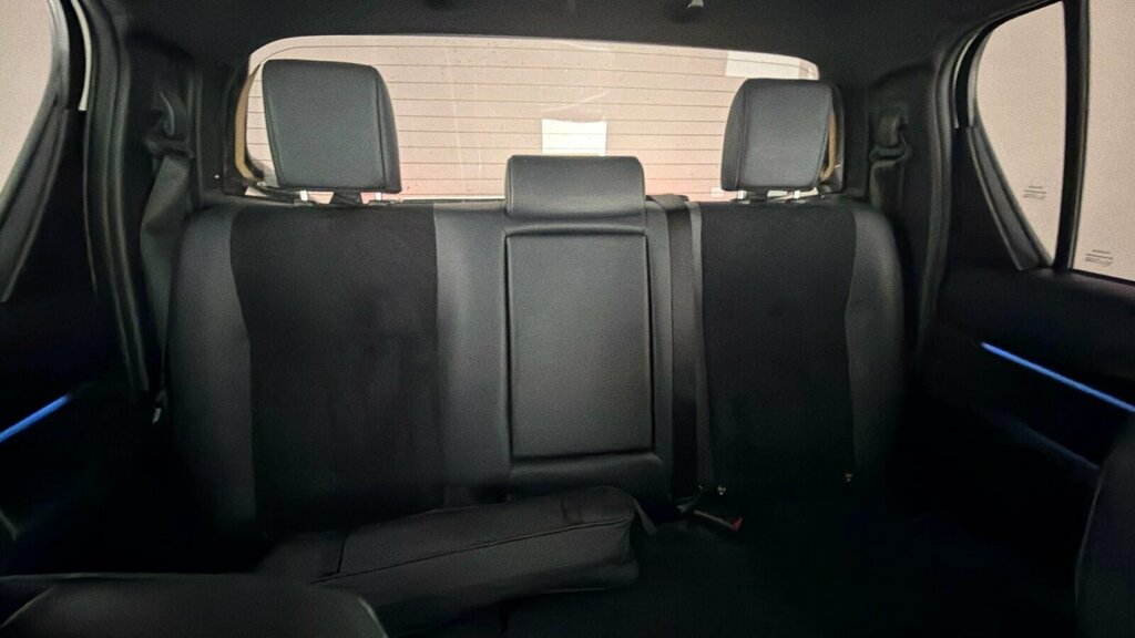 Toyota HILUX 2.4 D-4d Active White #29