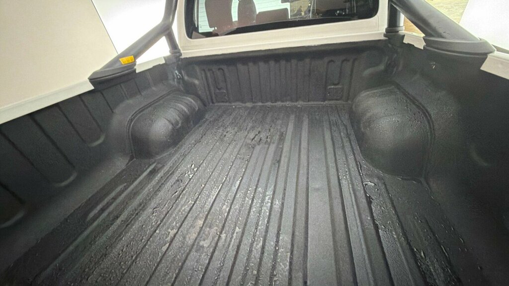 Toyota HILUX 2.4 D-4d Active White #22