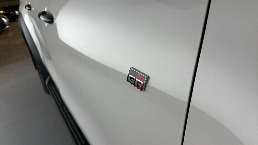 Toyota HILUX 2.4 D-4d Active White #38