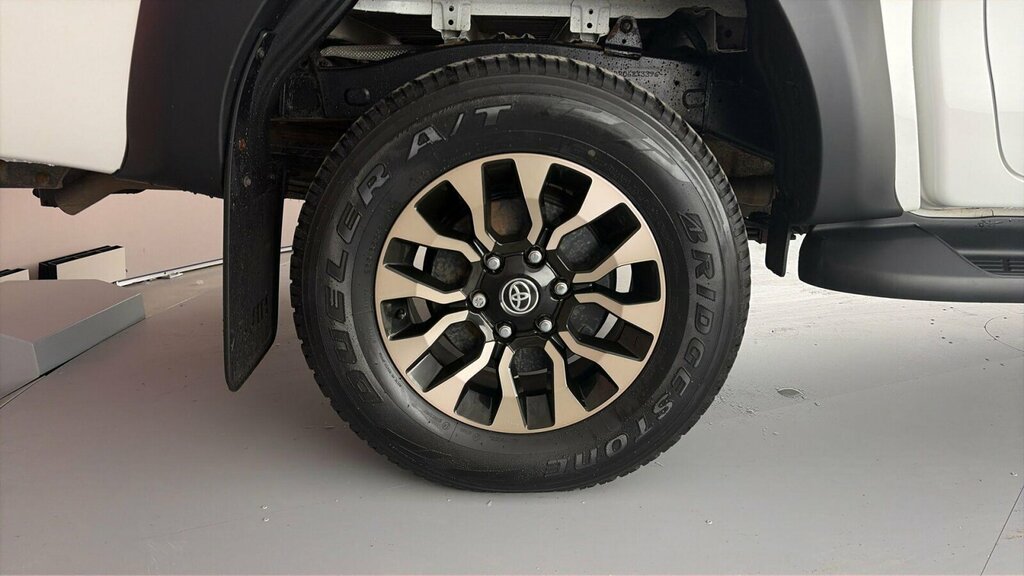 Toyota HILUX 2.4 D-4d Active White #16
