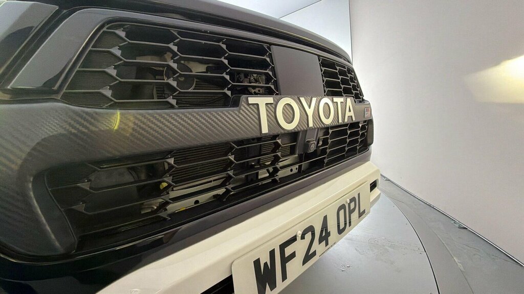 Toyota HILUX 2.4 D-4d Active White #33