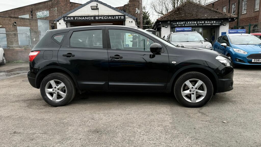 Nissan Qashqai 1.6 Visia Suv 2Wd Euro 5 Ss FD11KTL Black #2