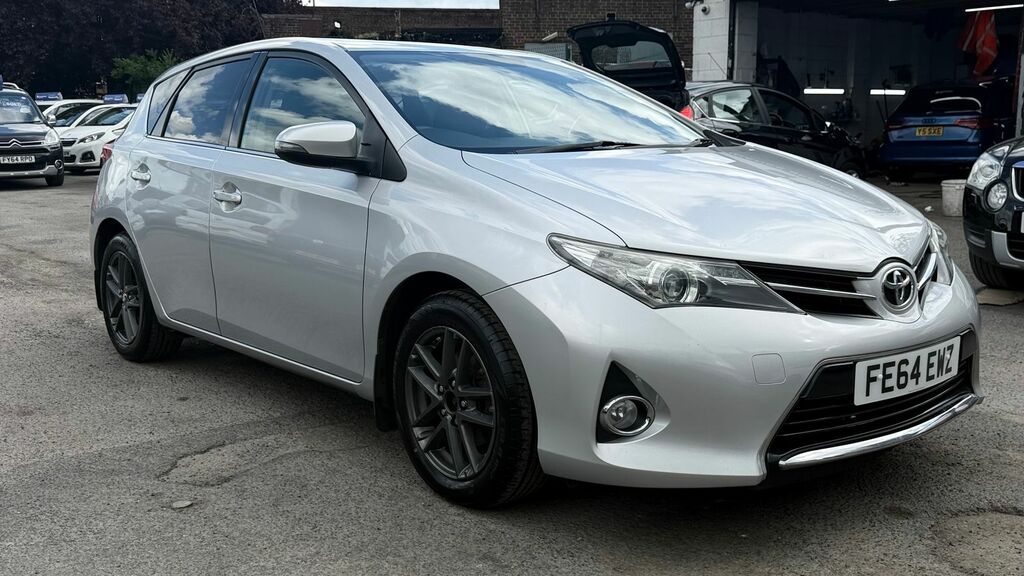 Toyota Auris 1.6 V-matic Icon Plus Hatchback FE64EWZ Silver #2
