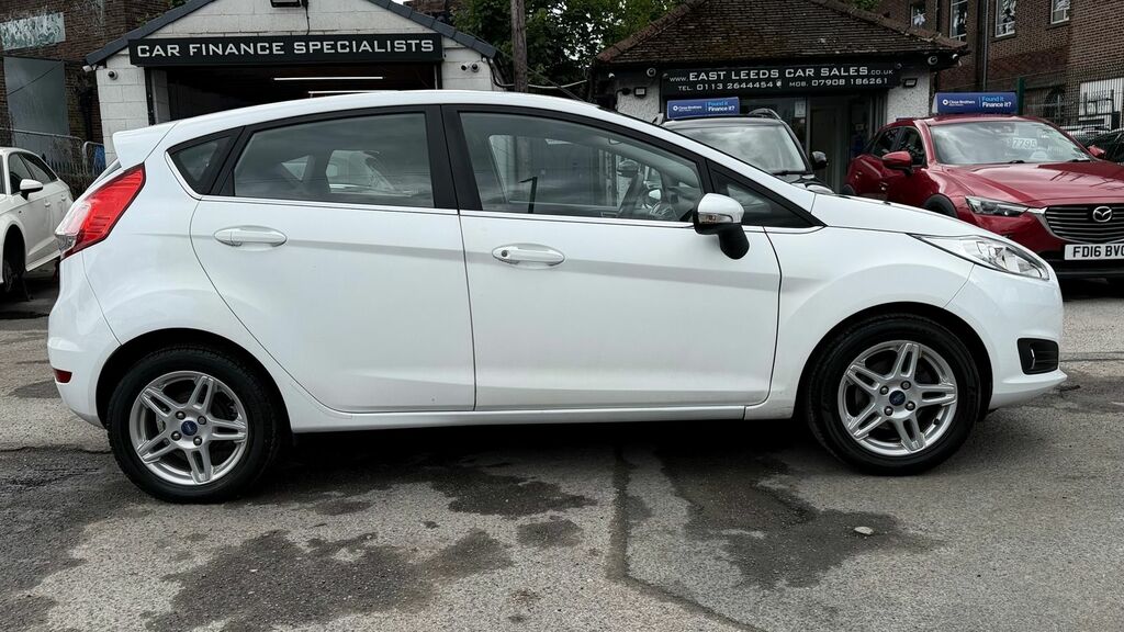 Ford Fiesta 1.0 Zetec Hatchback Euro 5 Ss MC14OJJ White #3