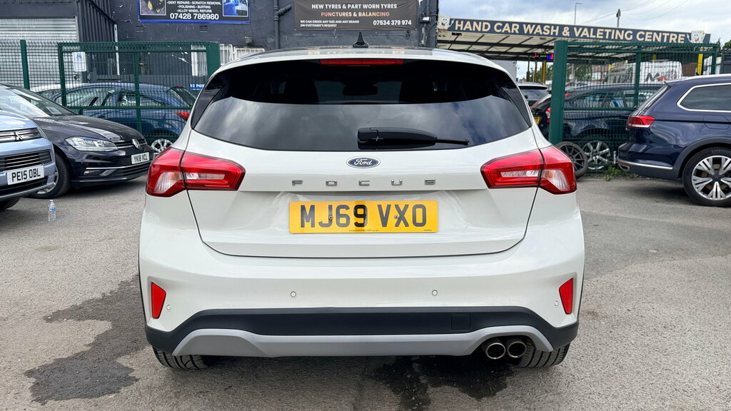 Ford Focus 1.0T Ecoboost Active X Hatchback MJ69VXO White #4