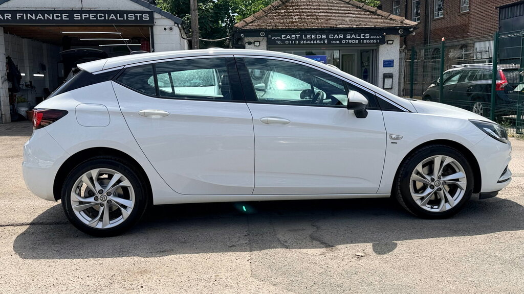 Vauxhall Astra 1.6 Cdti Blueinjection Sri Hatchback Ma White #2