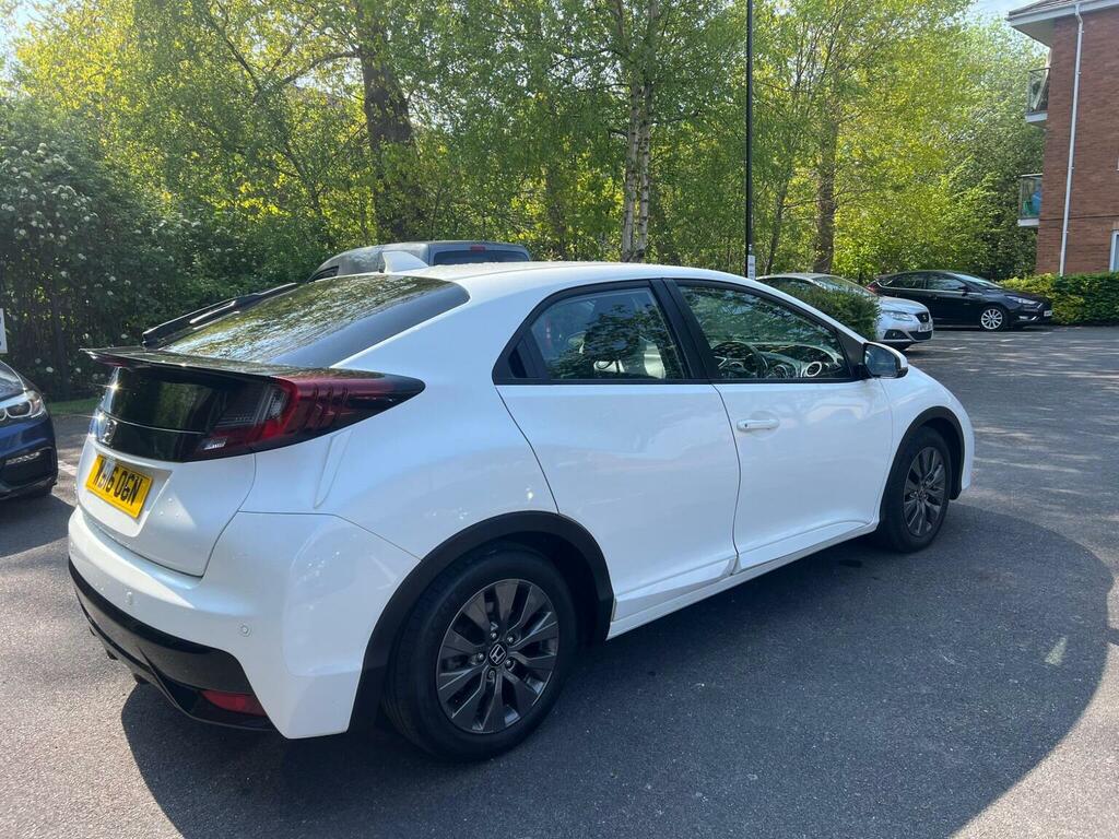 Honda Civic Hatchback 1.6 I-dtec Se Plus Navi Euro 5 Ss 5 WD16OGN White #6