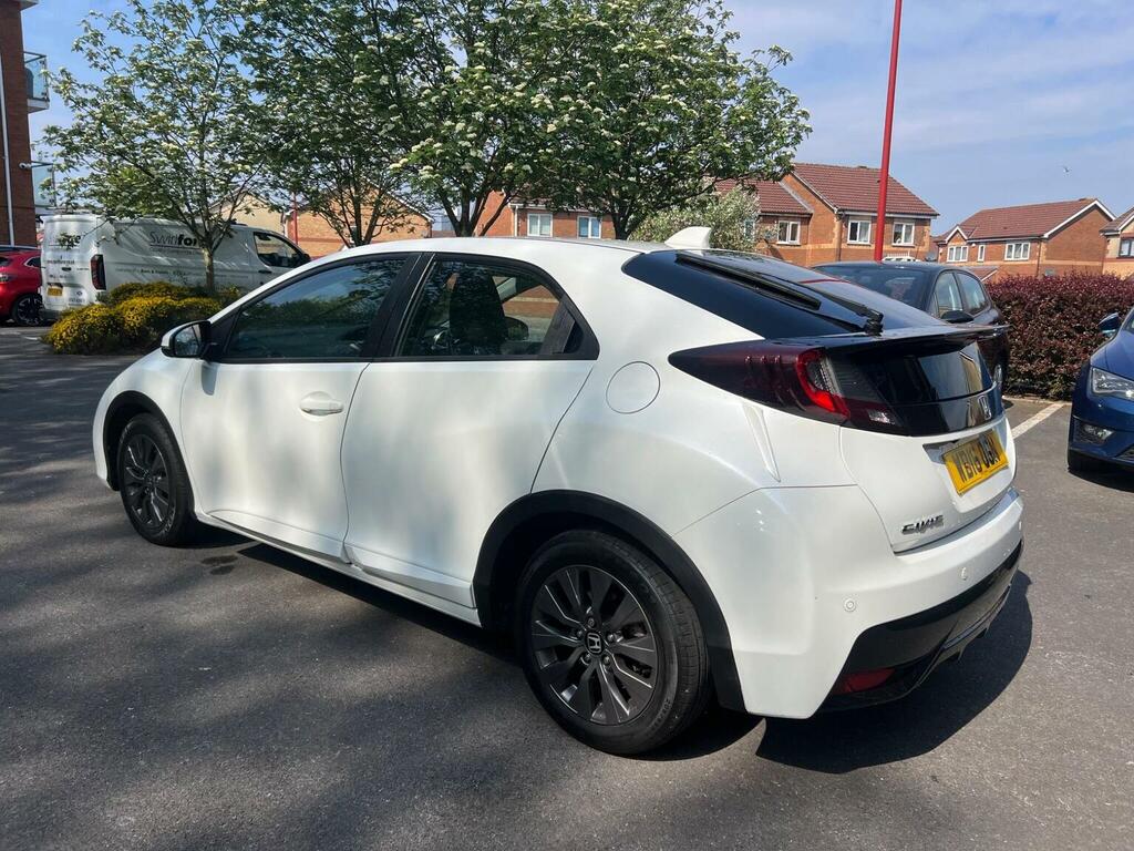 Honda Civic Hatchback 1.6 I-dtec Se Plus Navi Euro 5 Ss 5 WD16OGN White #4