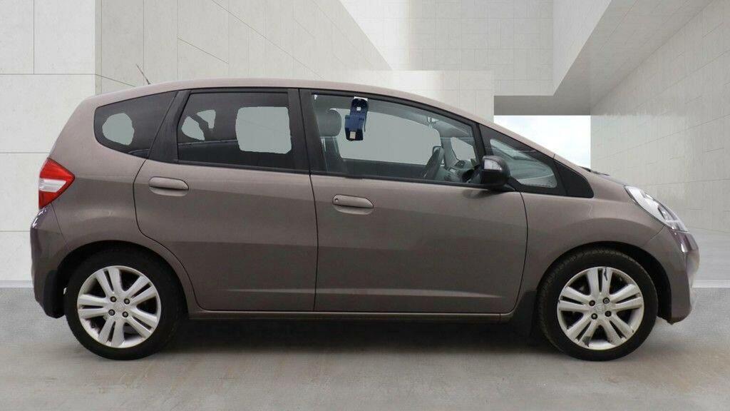 Honda Jazz Hatchback 1.4 I-vtec Es Plus Cvt Euro 5 2015 BG15KBJ Brown #5
