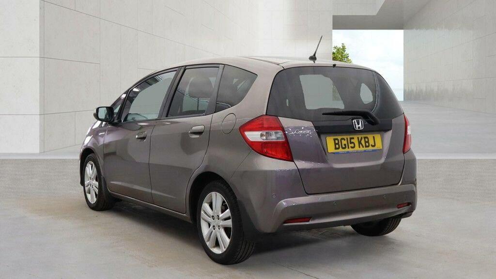 Honda Jazz Hatchback 1.4 I-vtec Es Plus Cvt Euro 5 2015 BG15KBJ Brown #3
